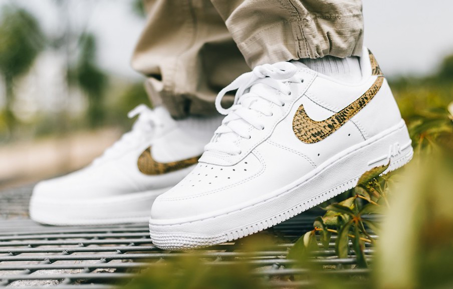 NIKE ナイキ AIR FORCE 1 白蛇 エアフォース1 US9.5 - 靴