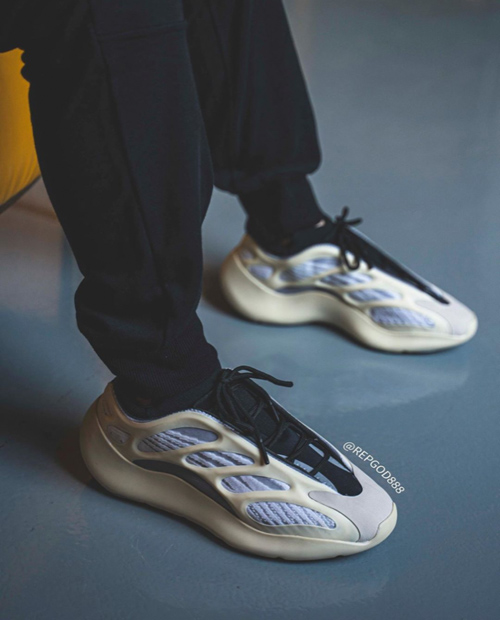 adidas YEEZY 700 V3 Azael イージーブースト アザエル smcint.com