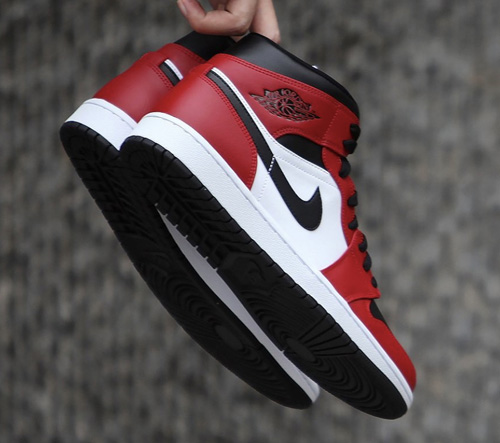 Nike｜名作2カラーを融合させた Air Jordan 1 Mid 