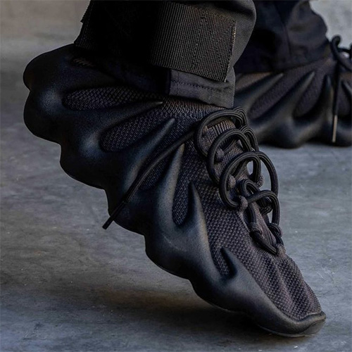 2ndカラーはブラック系の Yeezy 450 