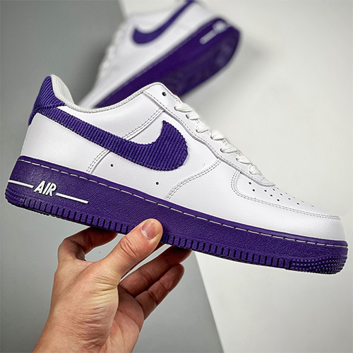 ある人気デザインを踏襲した エアフォース1 EMB White & Court Purple