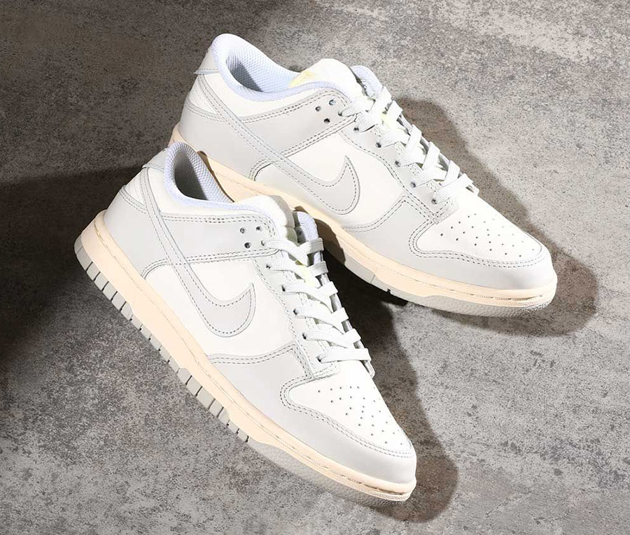 WMNS NIKE DUNK LOW LIGHT BONE ダンク ライトボーン-