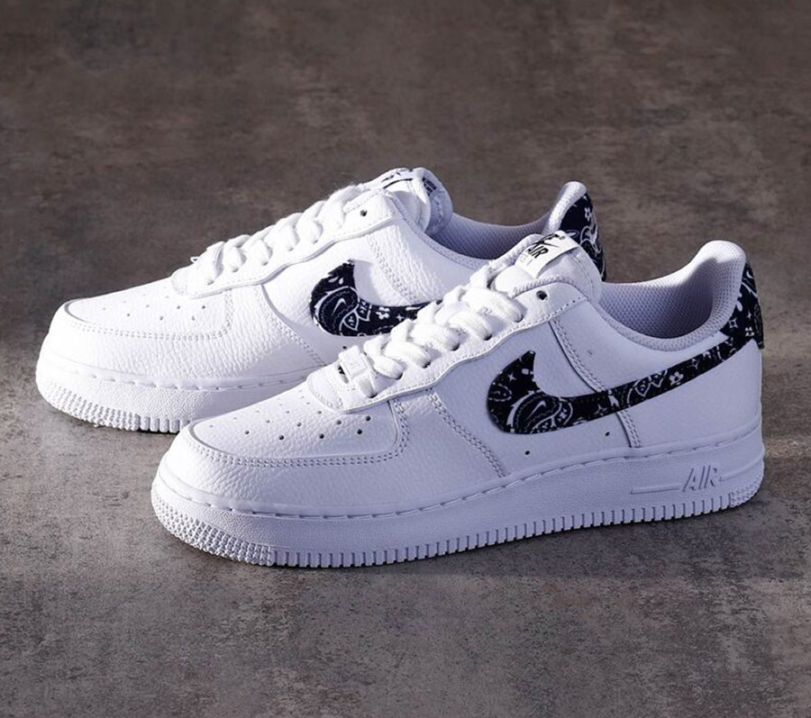 暖色系 NIKE AIR FORCE 1 07 ESS ペイズリー エアフォース - 通販