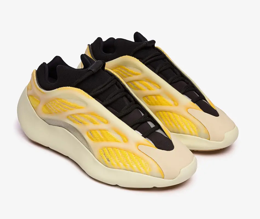 adidasイージー Yeezy 700 v3 / Mono Safflower