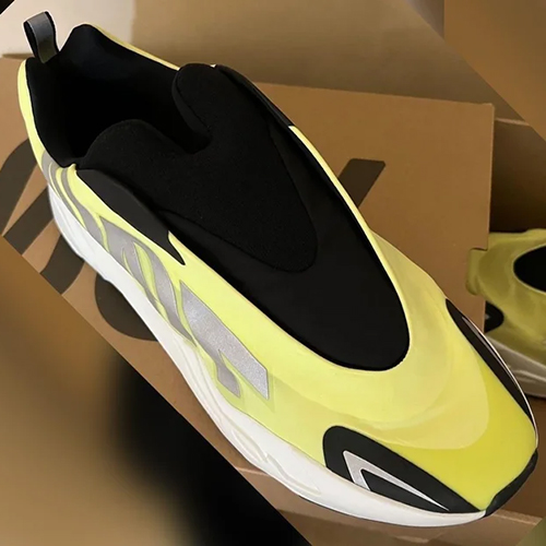 yeezy-boost-700-mnvn-laceless-